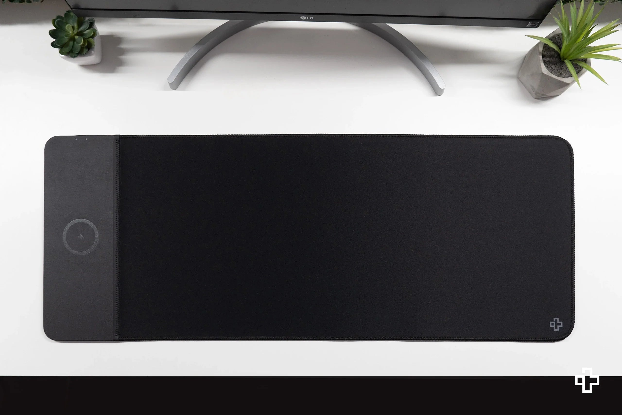 Deskmat / podkładka pod mysz z ładowaniem bezprzewodowym czarna