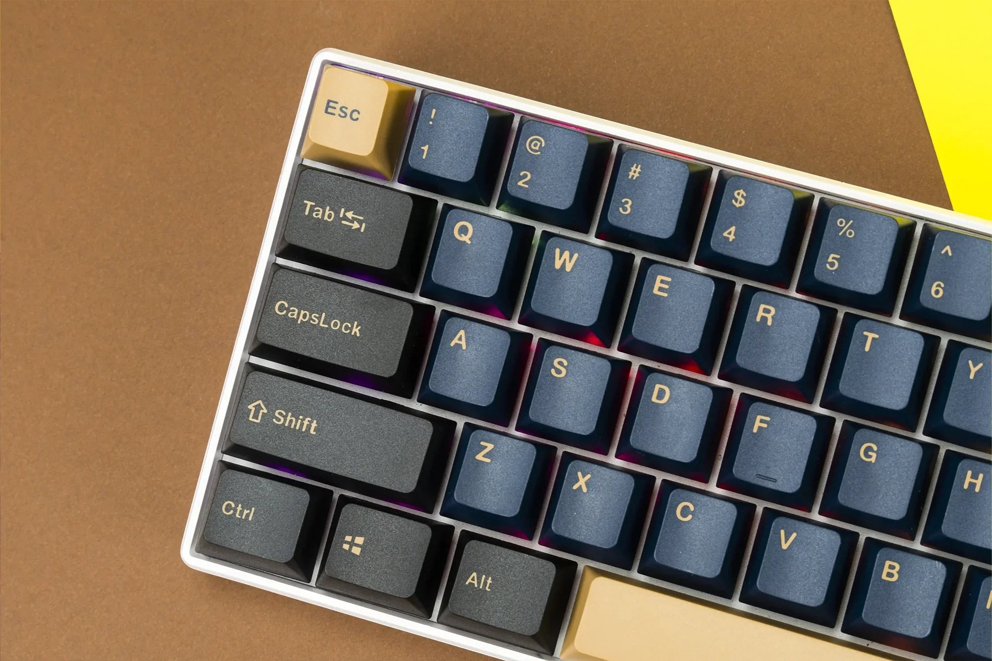 Zestaw keycapów QwertyKey Ramses PBT Double Shot, profil OEM