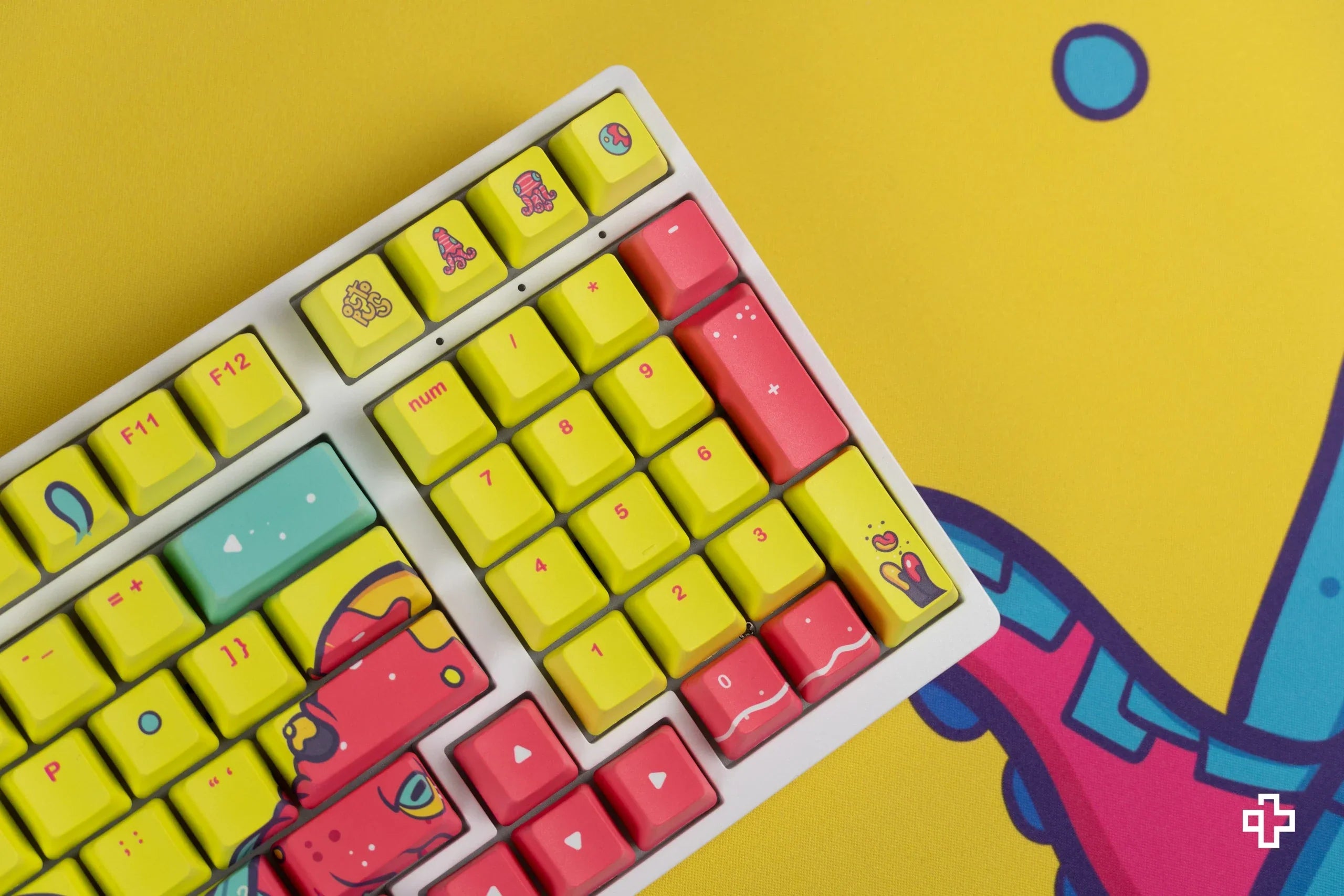 Zestaw keycapów QwertyKey Octopus żółty profil OEM materiał PBT