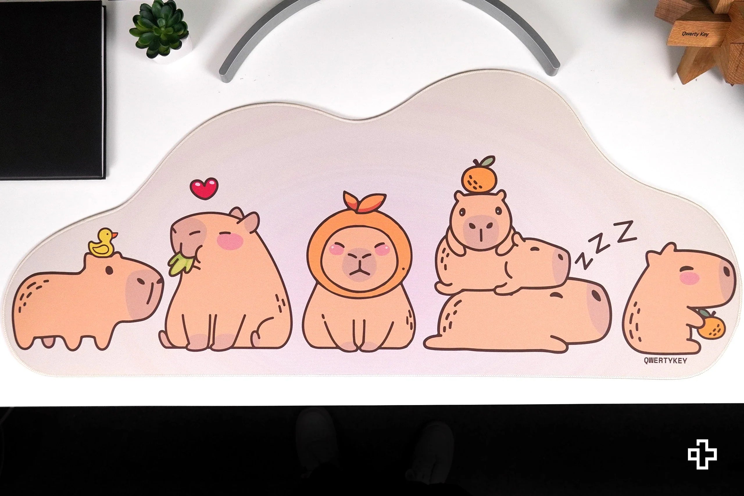 Deskmat / podkładka pod mysz QwertyKey Capybara 4 mm obszyte krawędzie
