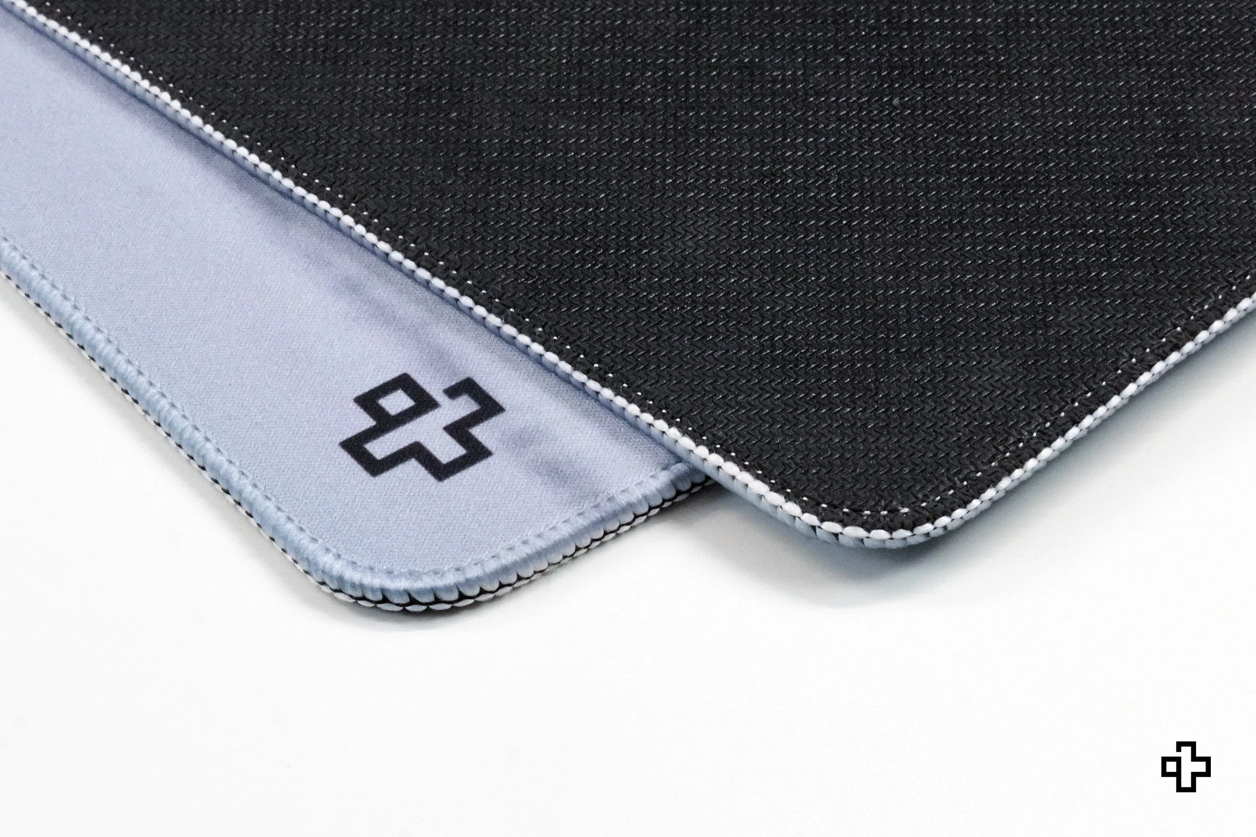 Deskmat / podkładka pod mysz QwertyKey Car GT 4 mm obszyte krawędzie