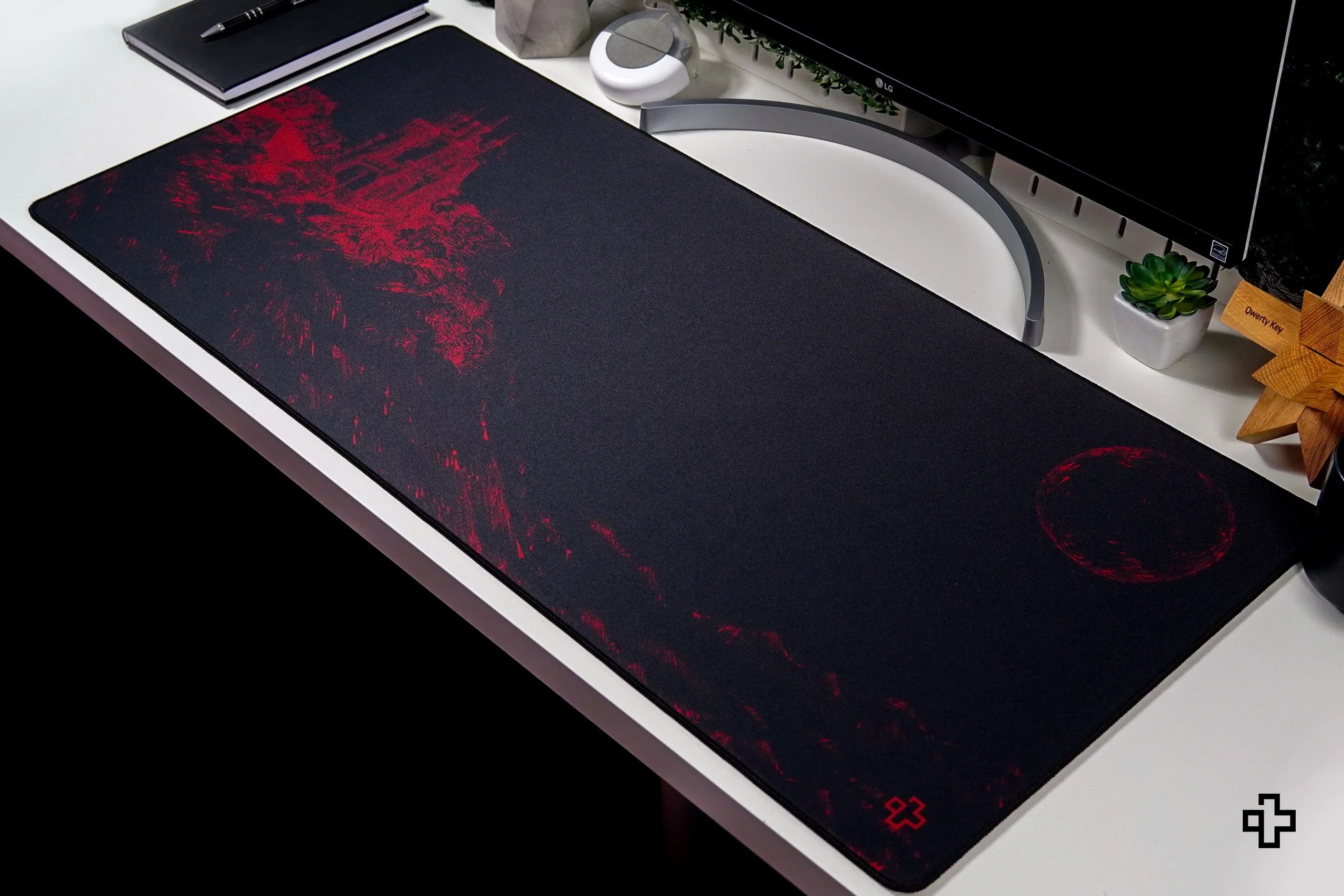 Deskmat / podkładka pod mysz QwertyKey Dracula 4 mm obszyte krawędzie