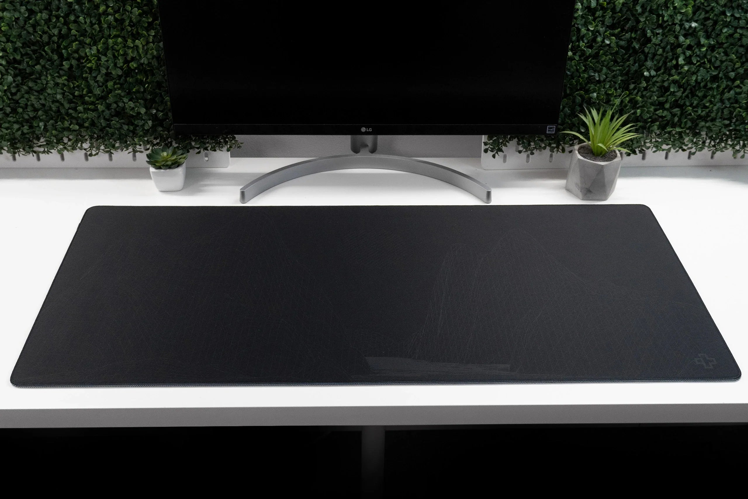Deskmat / podkładka pod mysz Flow Dark czarna 4 mm obszyte krawędzie