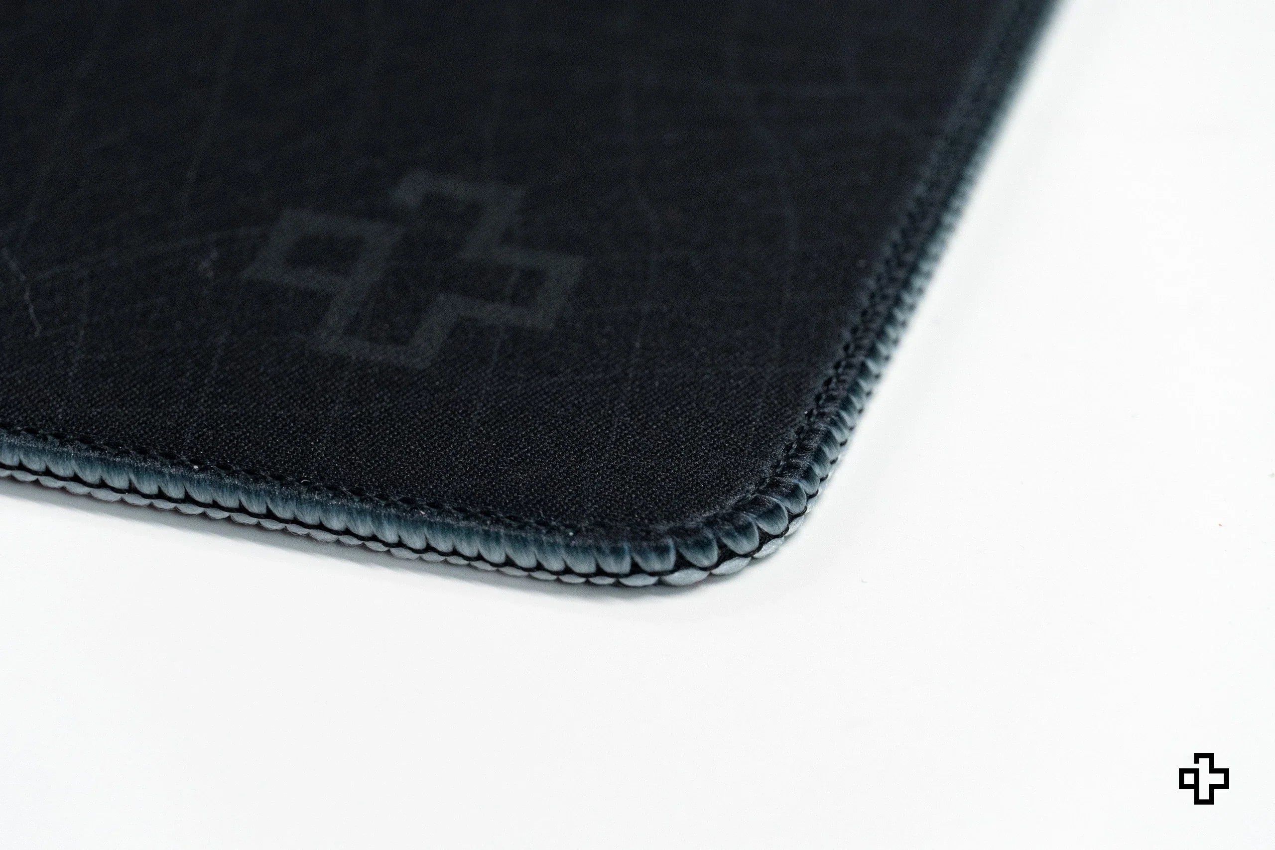 Deskmat / podkładka pod mysz Flow Dark czarna 4 mm obszyte krawędzie