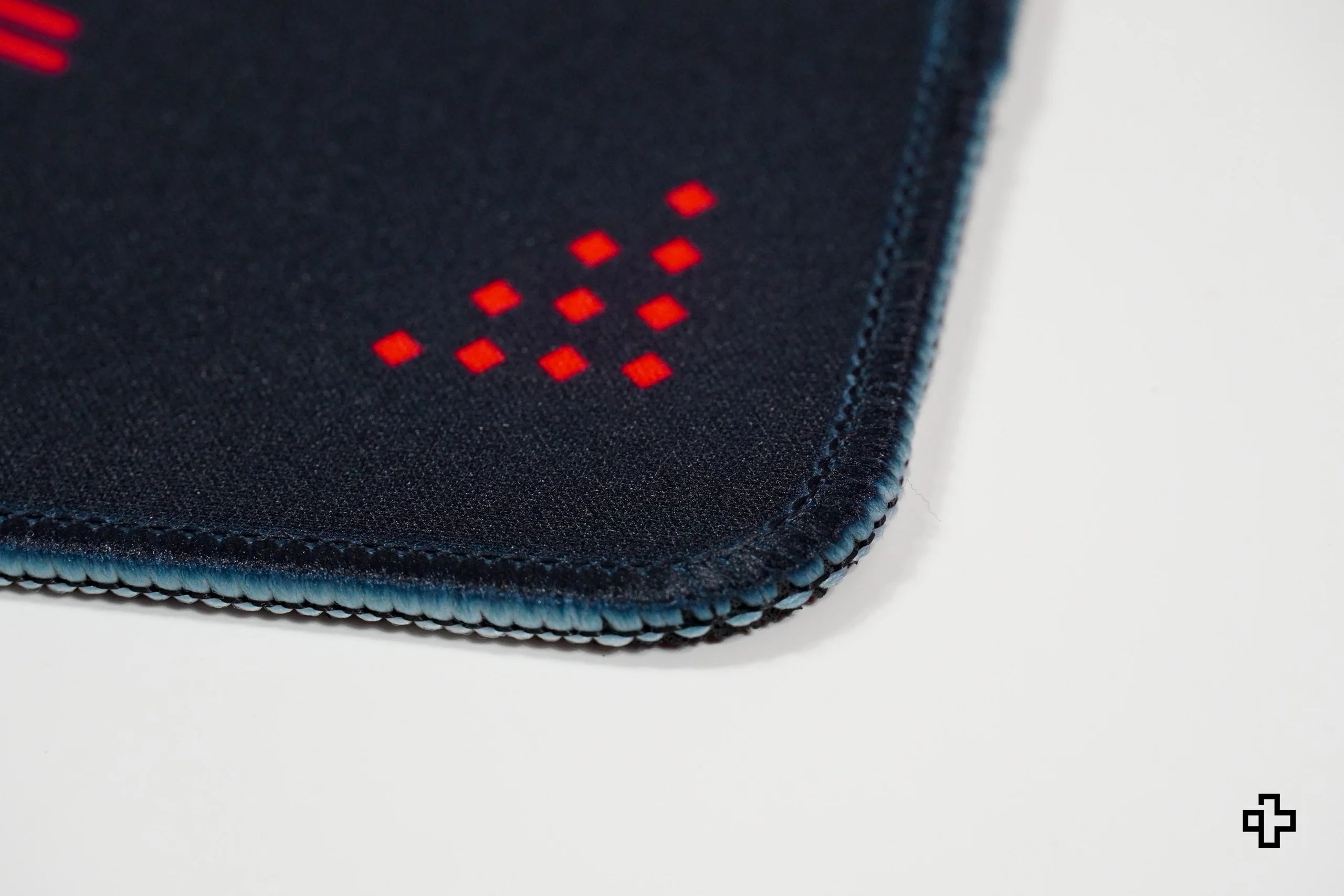 Podkładka gamingowa pod mysz QwertyKey QKM1, 4 mm, obszyte krawędzie
