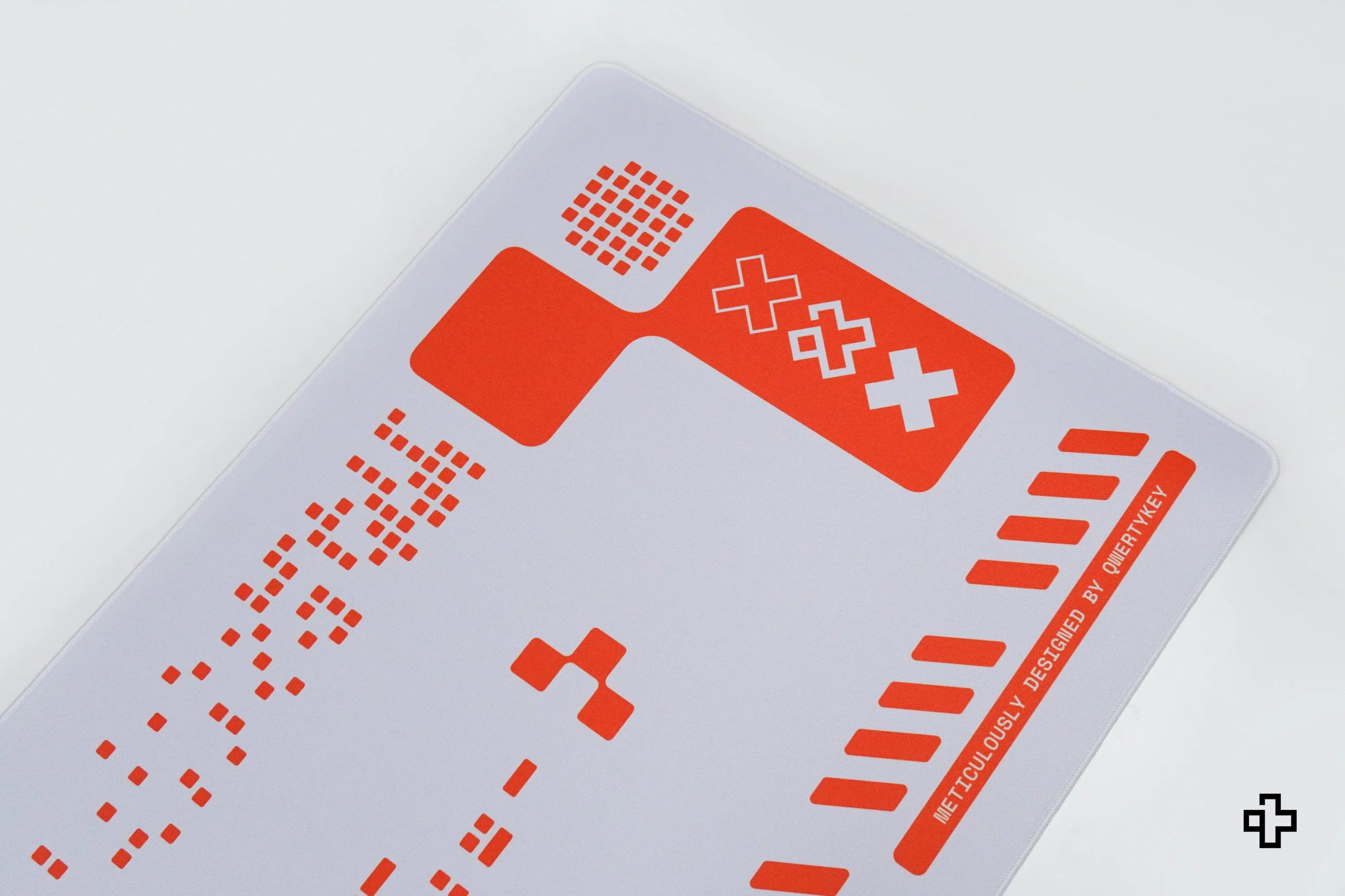 Deskmat QwertyKey Apex, 4 mm, obszyte krawędzie