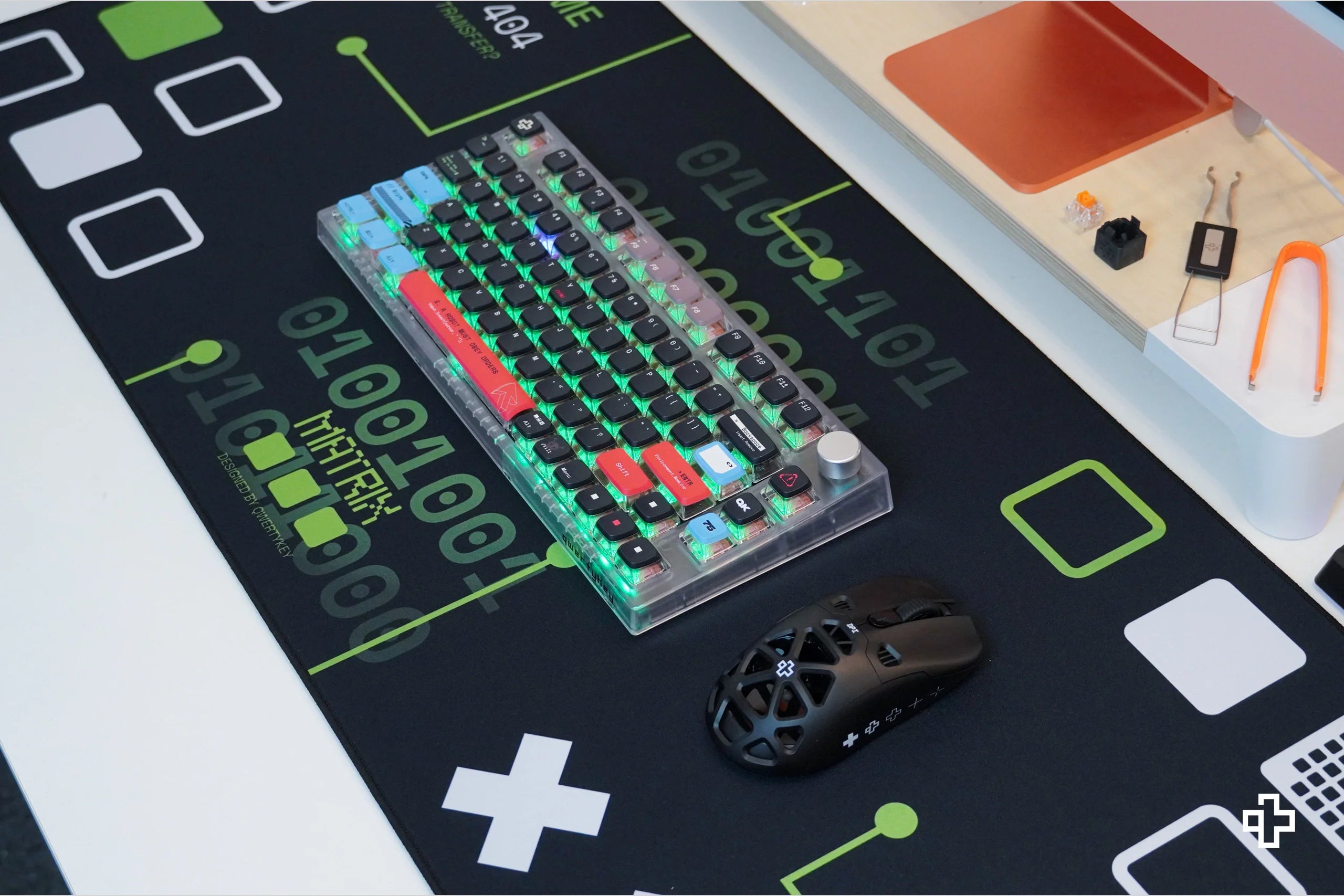 Deskmat QwertyKey Matrix, 4 mm, obszyte krawędzie