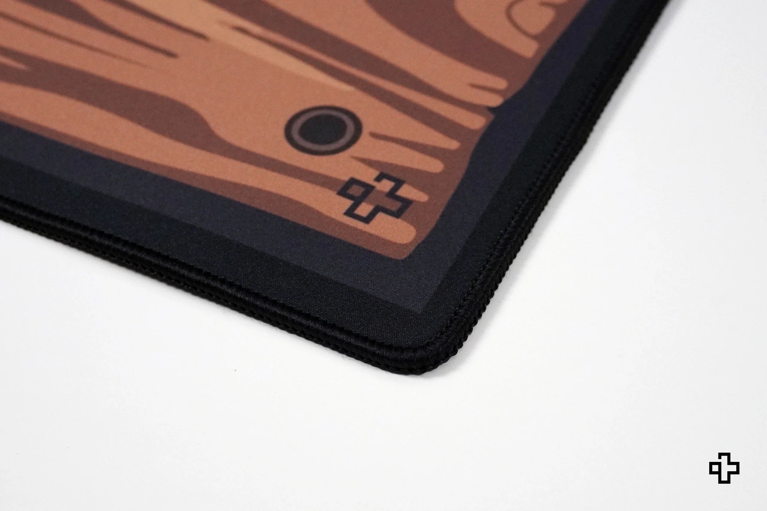 Deskmat / podkładka pod mysz QwertyKey Wood 4 mm obszyte krawędzie