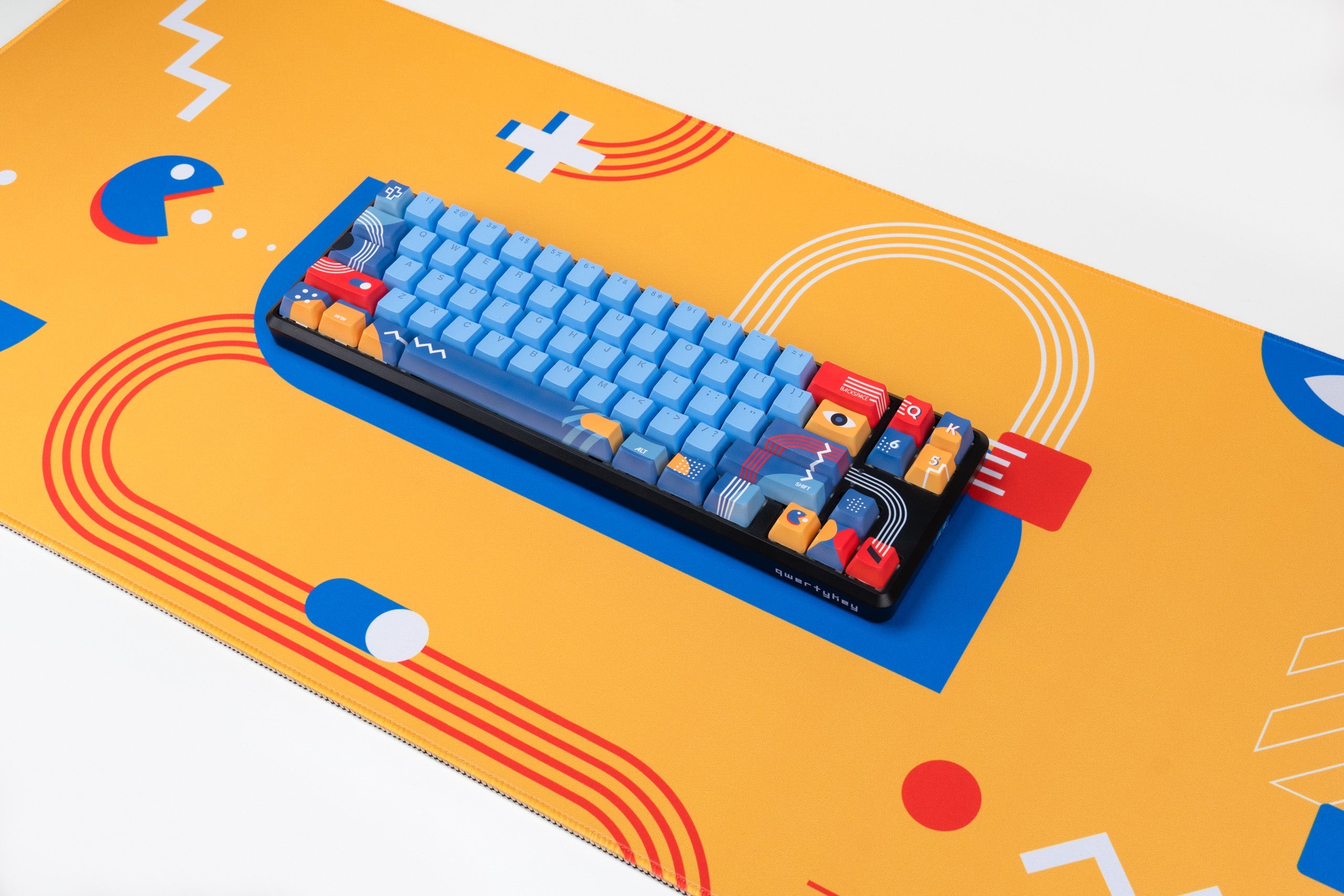 Deskmat / podkładka pod mysz QwertyKey Metric 4 mm obszyte krawędzie