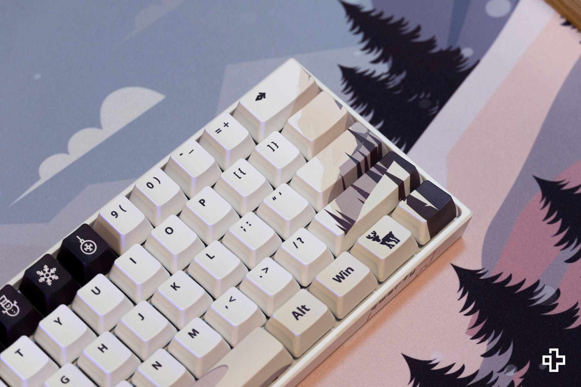 Deskmat / podkładka pod mysz QwertyKey Winter Blast 4 mm obszyte krawędzie