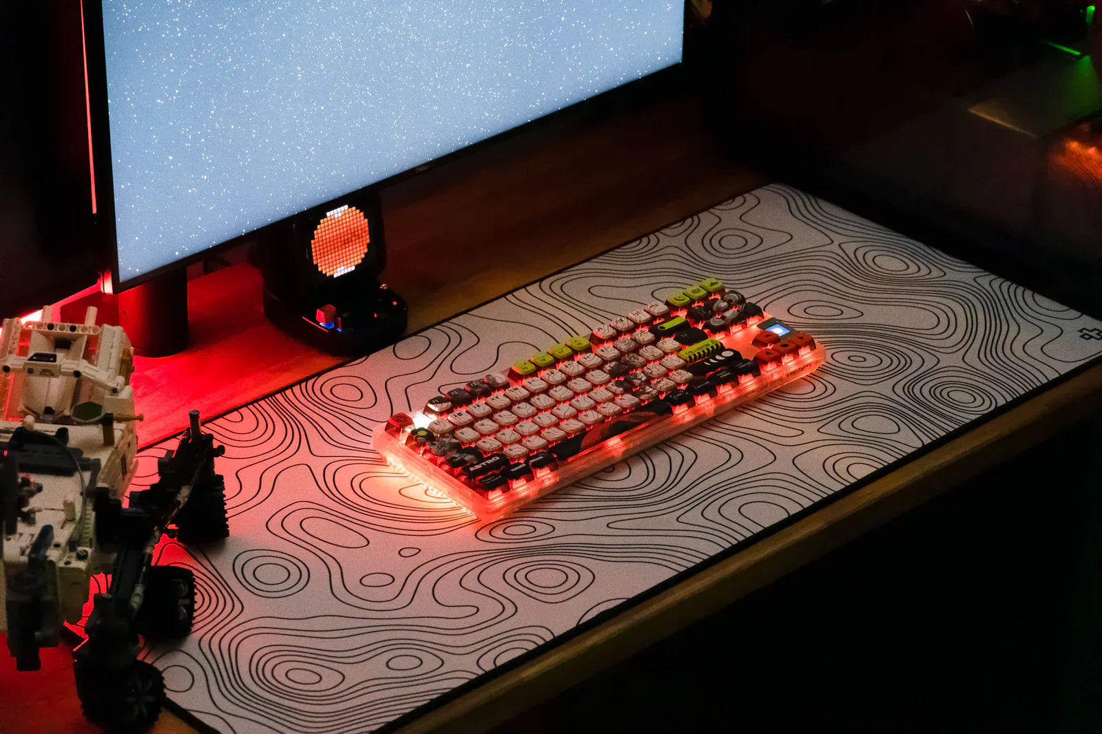 Deskmat QwertyKey Astro Topographic, 4 mm, obszyte krawędzie