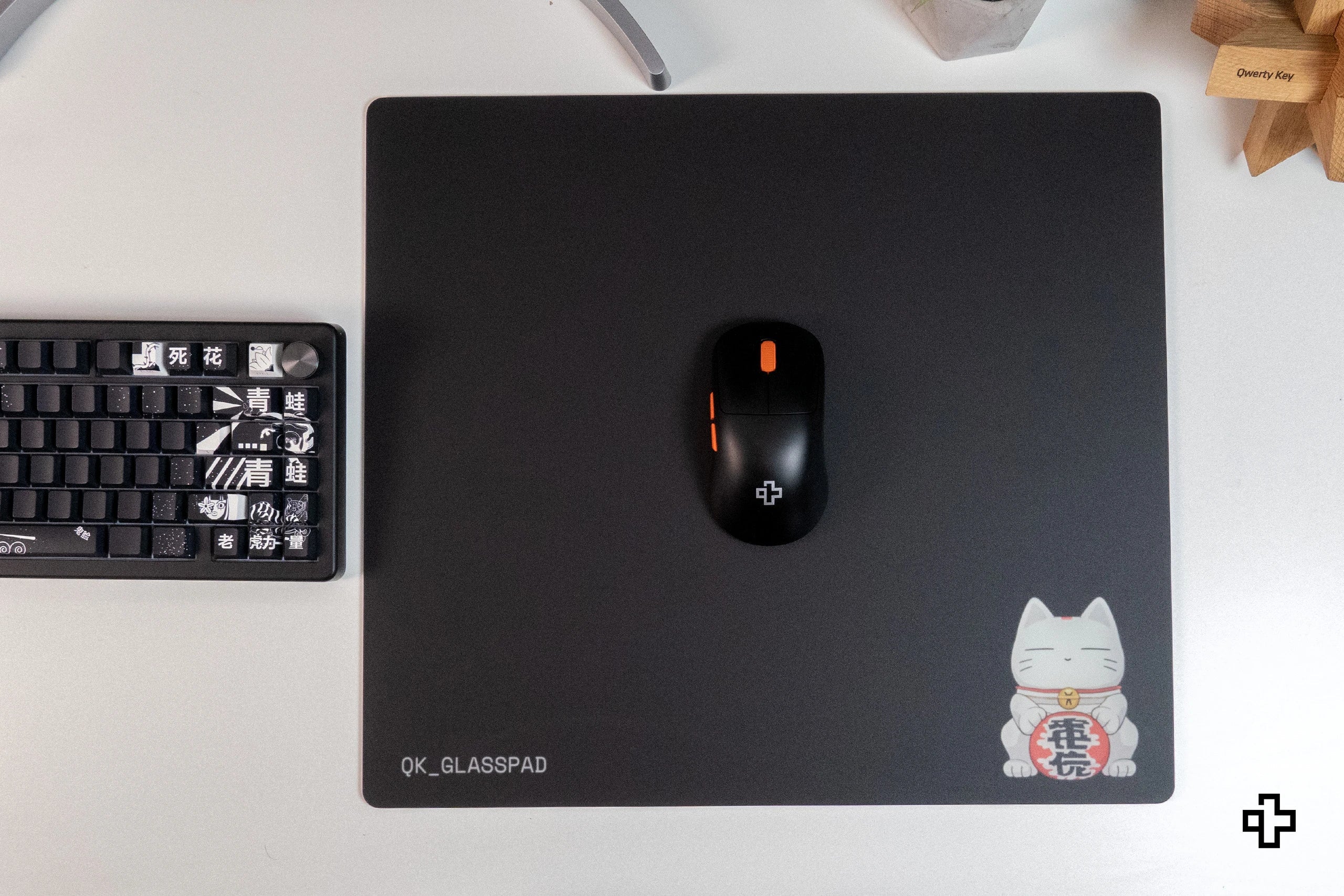 Podkładka pod mysz Gaming QwertyKey Esports Glass MOMO szklana 3.2mm Anti - Slip TPU