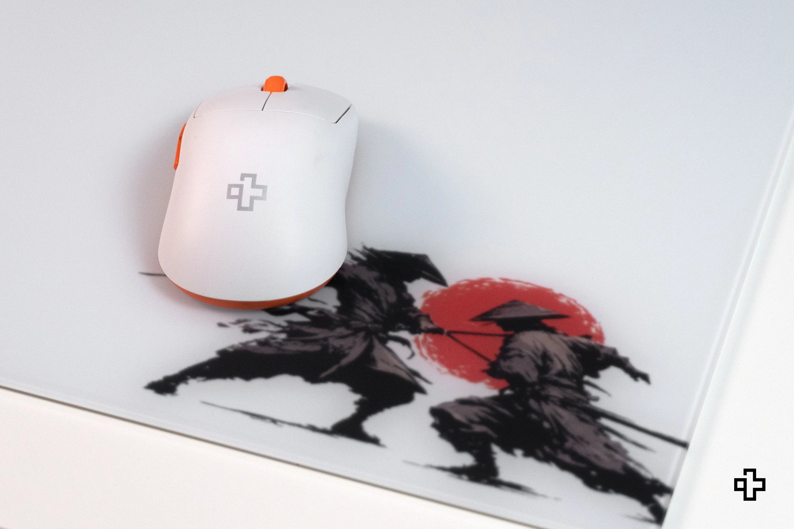 Podkładka pod mysz Gaming QwertyKey Esports Glass Striker szklana 3.2mm Anti - Slip TPU