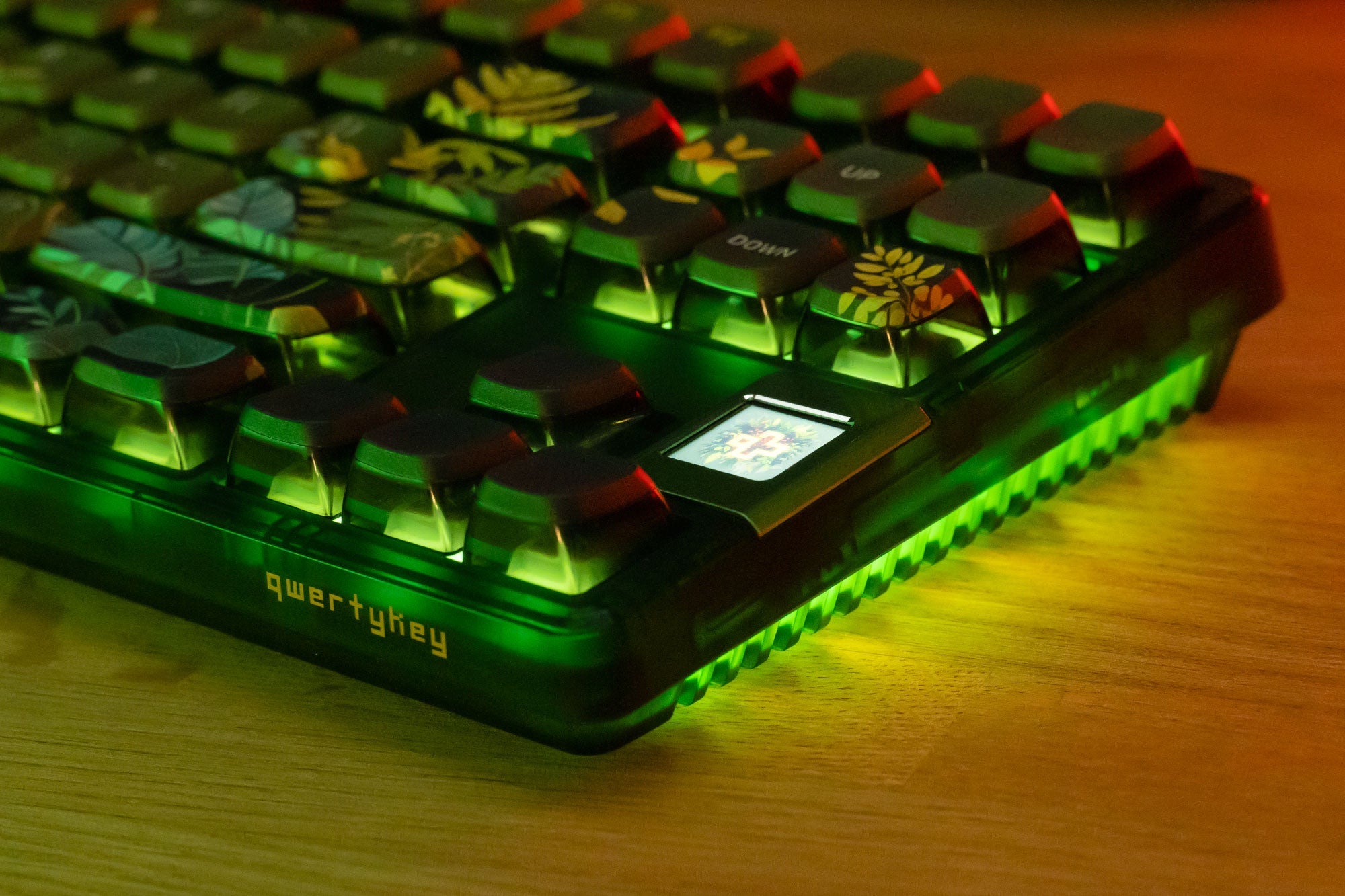 QwertyKey80 Leaf - bezprzewodowa klawiatura mechaniczna gamingowa, Hotswap, RGB, QMK/VIA, gasket mount, z ekranem