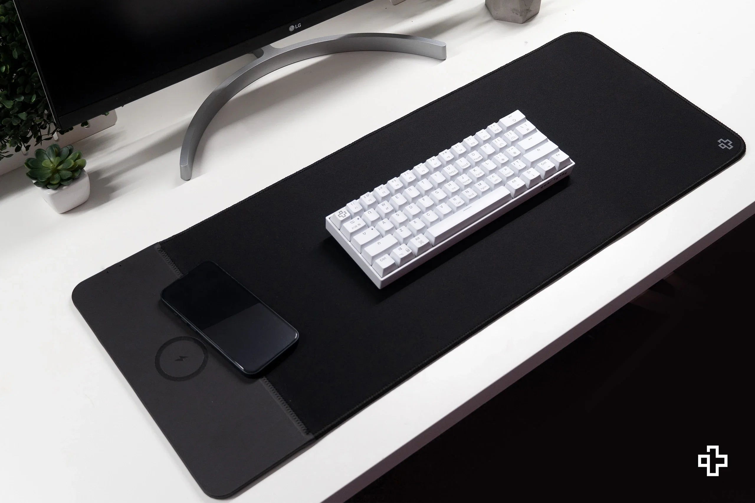 Deskmat / podkładka pod mysz z ładowaniem bezprzewodowym czarna