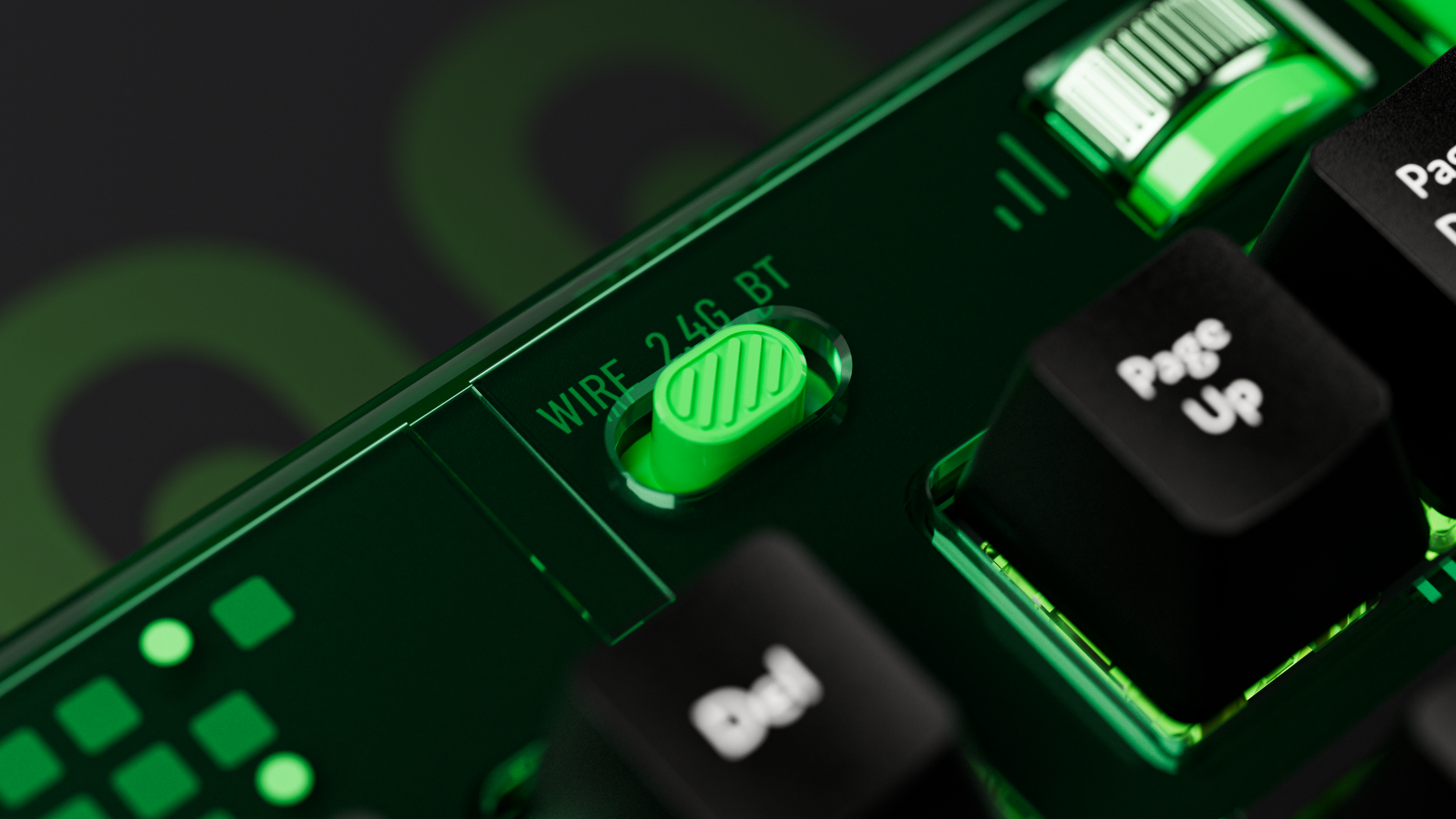 QwertyKey100 Matrix - bezprzewodowa klawiatura mechaniczna gamingowa, Hotswap, RGB, gasket mount, z ekranem