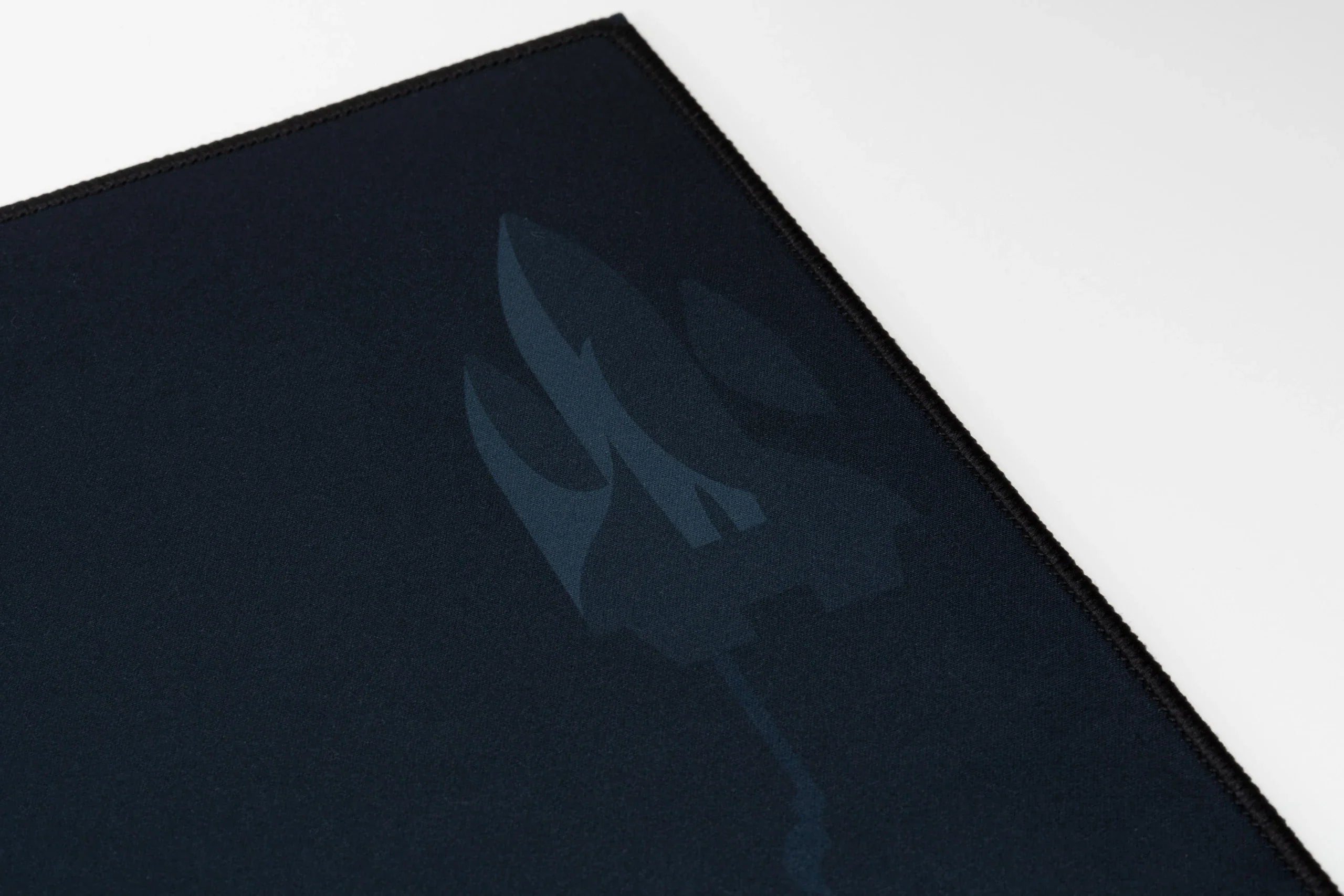 Deskmat / podkładka pod mysz QwertyKey Spaceman Neregulat 4 mm obszyte krawędzie