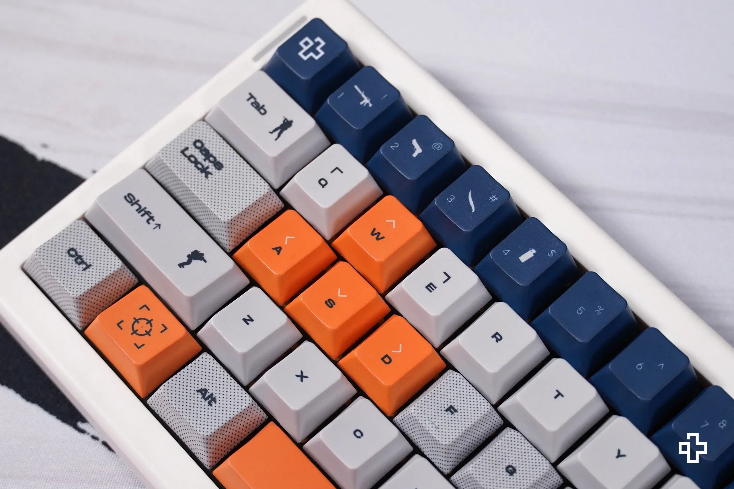 Zestaw keycapów QwertyKey CS Dye Sub, profil Cherry