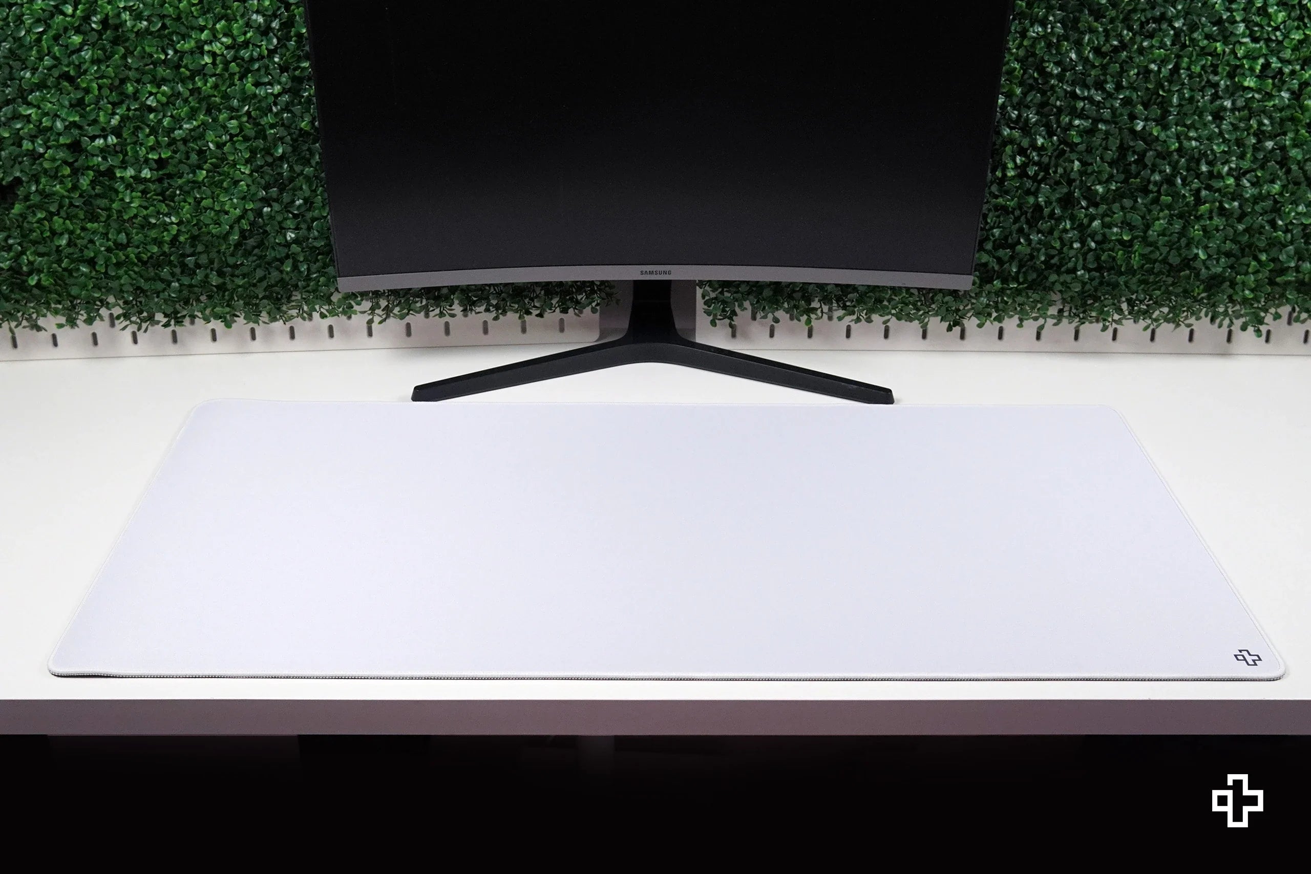 Deskmat / podkładka pod mysz QwertyKey biała Classic prosta 4 mm obszyte krawędzie