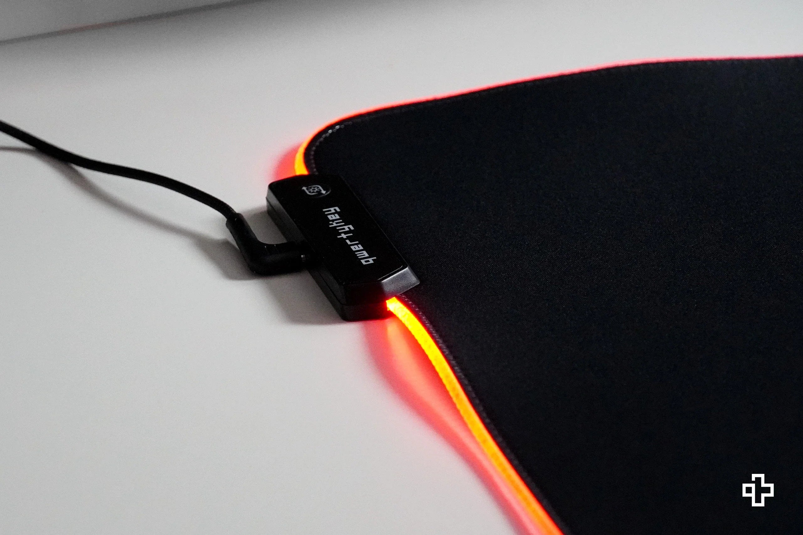 Deskmat / podkładka pod mysz QwertyKey RGB JapanWave 4 mm obszyte krawędzie