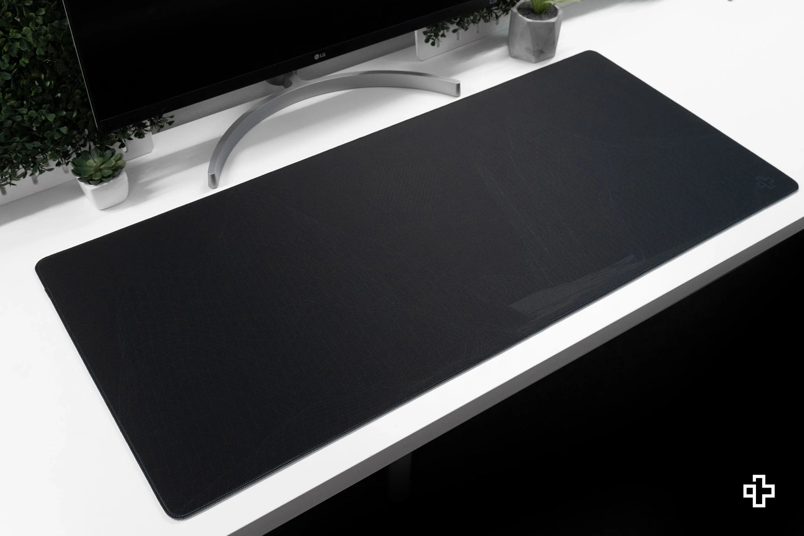 Deskmat / podkładka pod mysz Flow Dark czarna 4 mm obszyte krawędzie