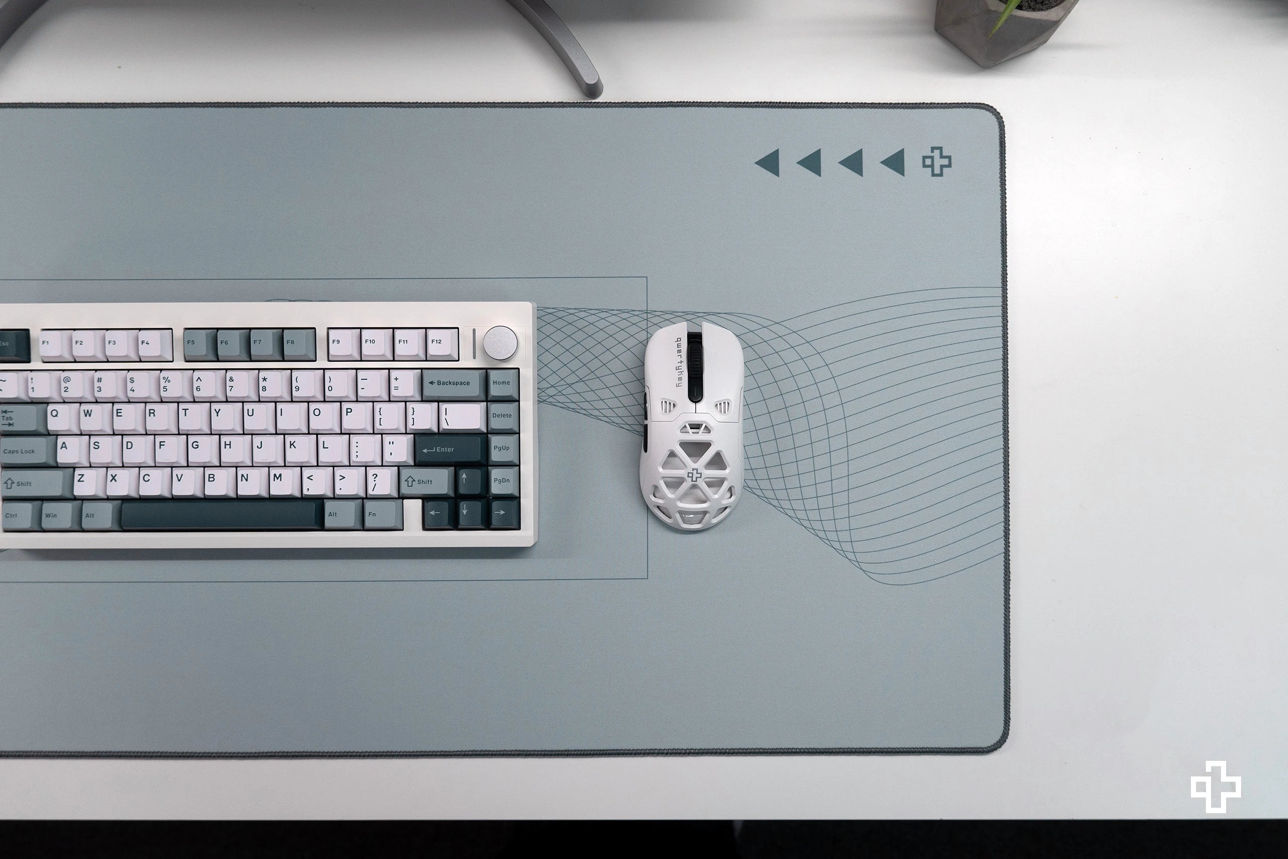 Deskmat / podkładka pod mysz Flow Light, 4 mm, obszyte krawędzie