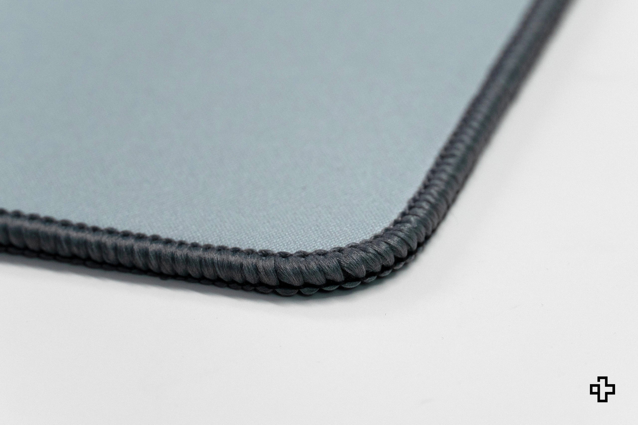 Deskmat / podkładka pod mysz Flow Light, 4 mm, obszyte krawędzie
