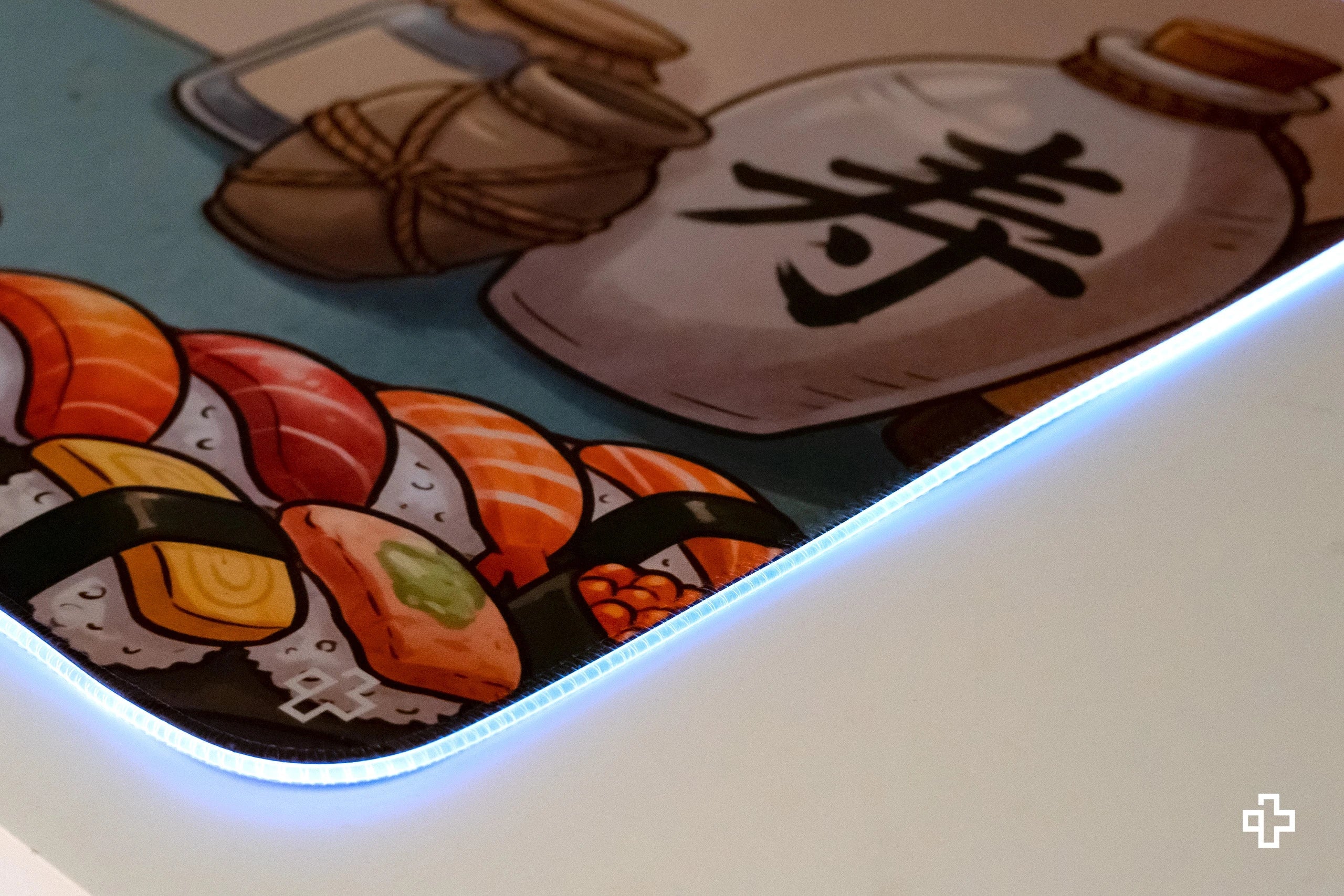 Deskmat / podkładka pod mysz Lucky Neko Ramen RGB, 4 mm, obszyte krawędzie