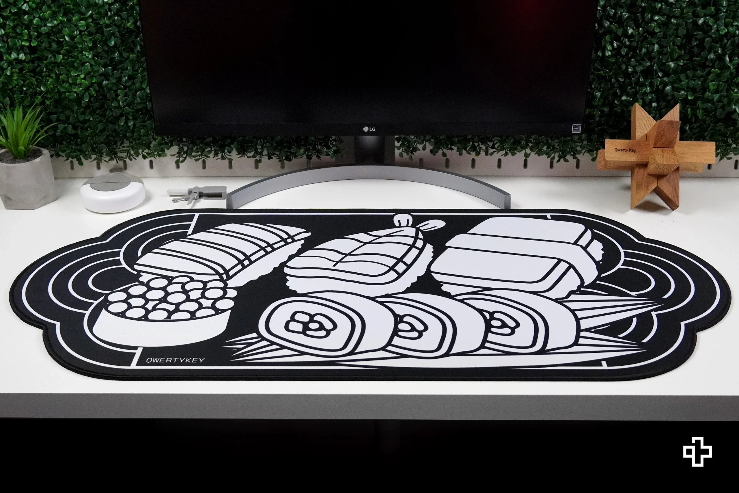 Deskmat / podkładka pod mysz QwertyKey MOMO 4 mm obszyte krawędzie
