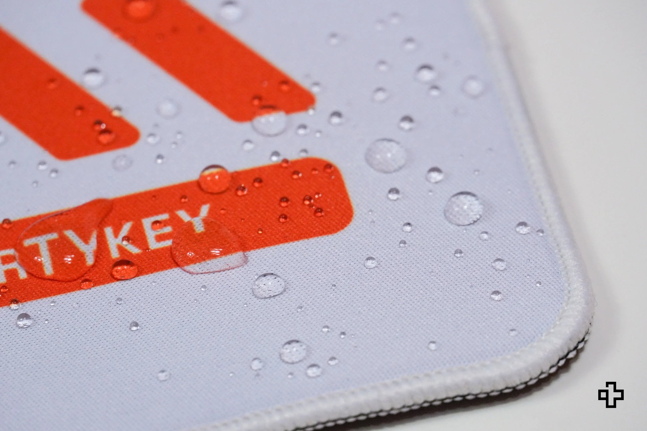 Deskmat QwertyKey Apex, 4 mm, obszyte krawędzie