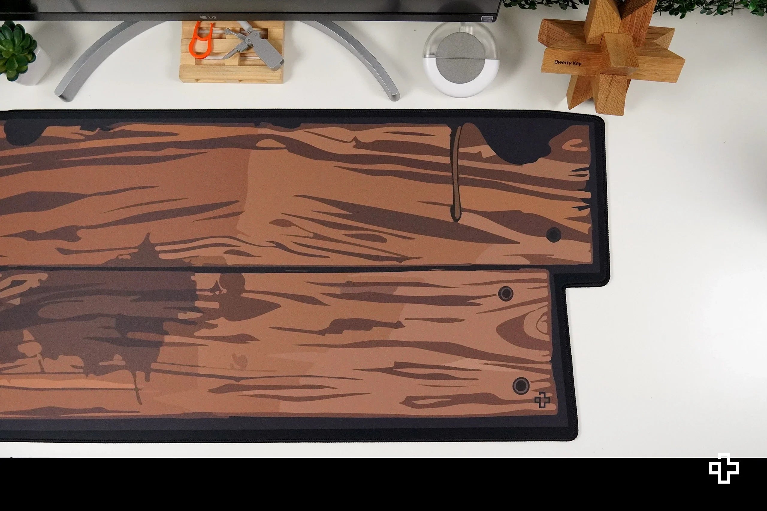 Deskmat / podkładka pod mysz QwertyKey Wood 4 mm obszyte krawędzie