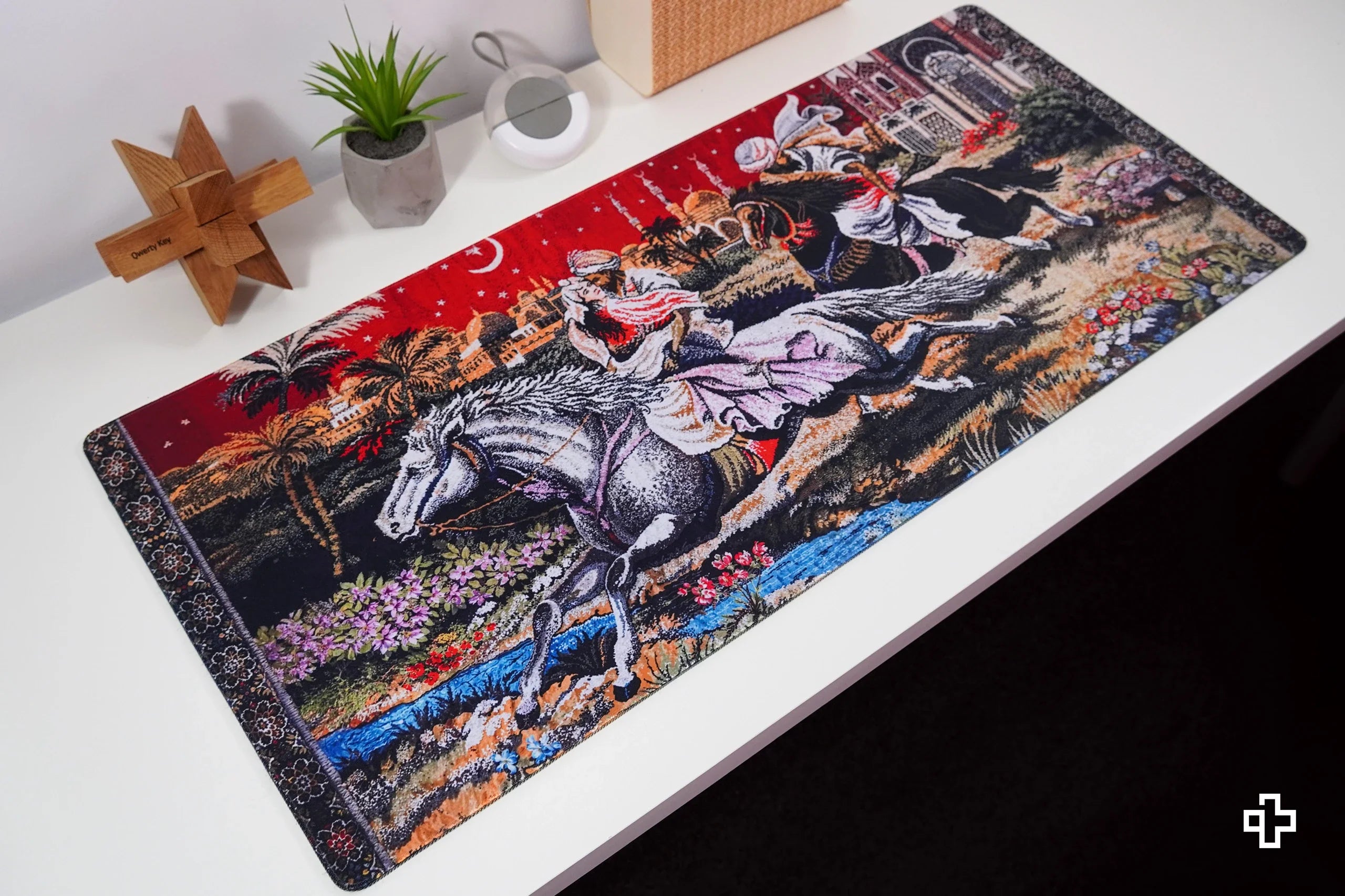 Deskmat / podkładka pod mysz QwertyKey Rapirea din Serai 4 mm obszyte krawędzie