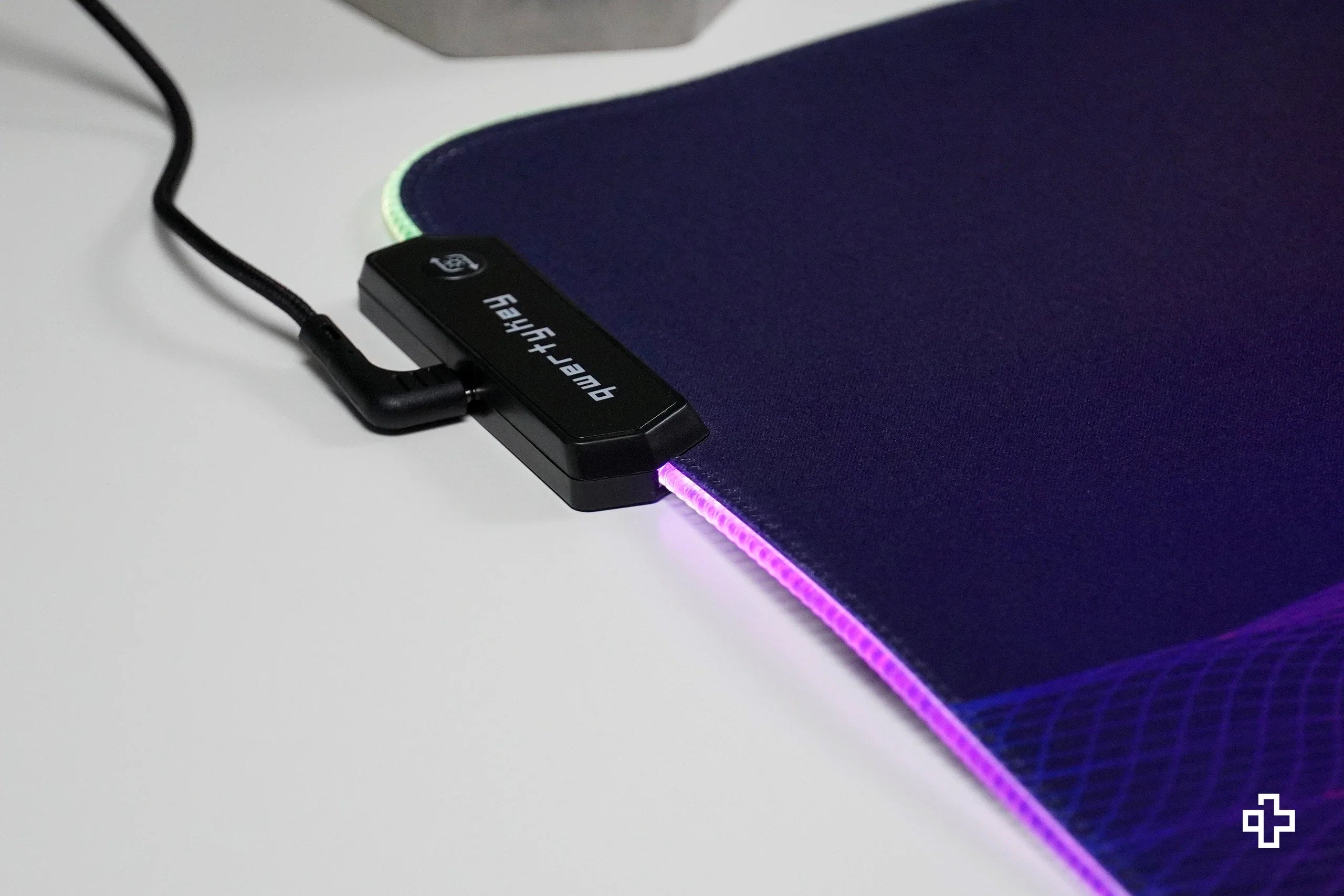 Deskmat / podkładka pod mysz QwertyKey RGB CyberWave V2 4 mm obszyte krawędzie