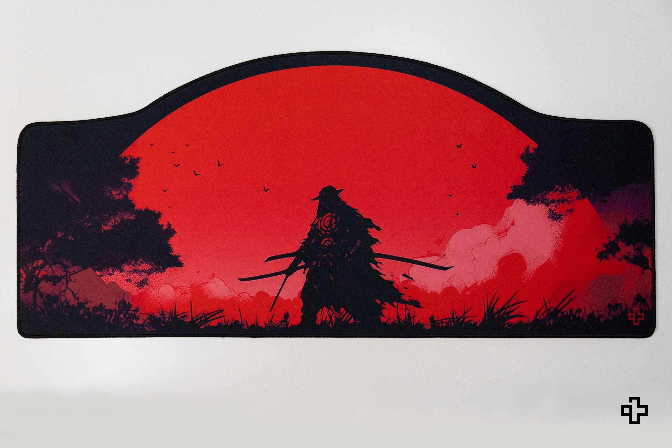 Deskmat QwertyKey Samurai, 4 mm, obszyte krawędzie