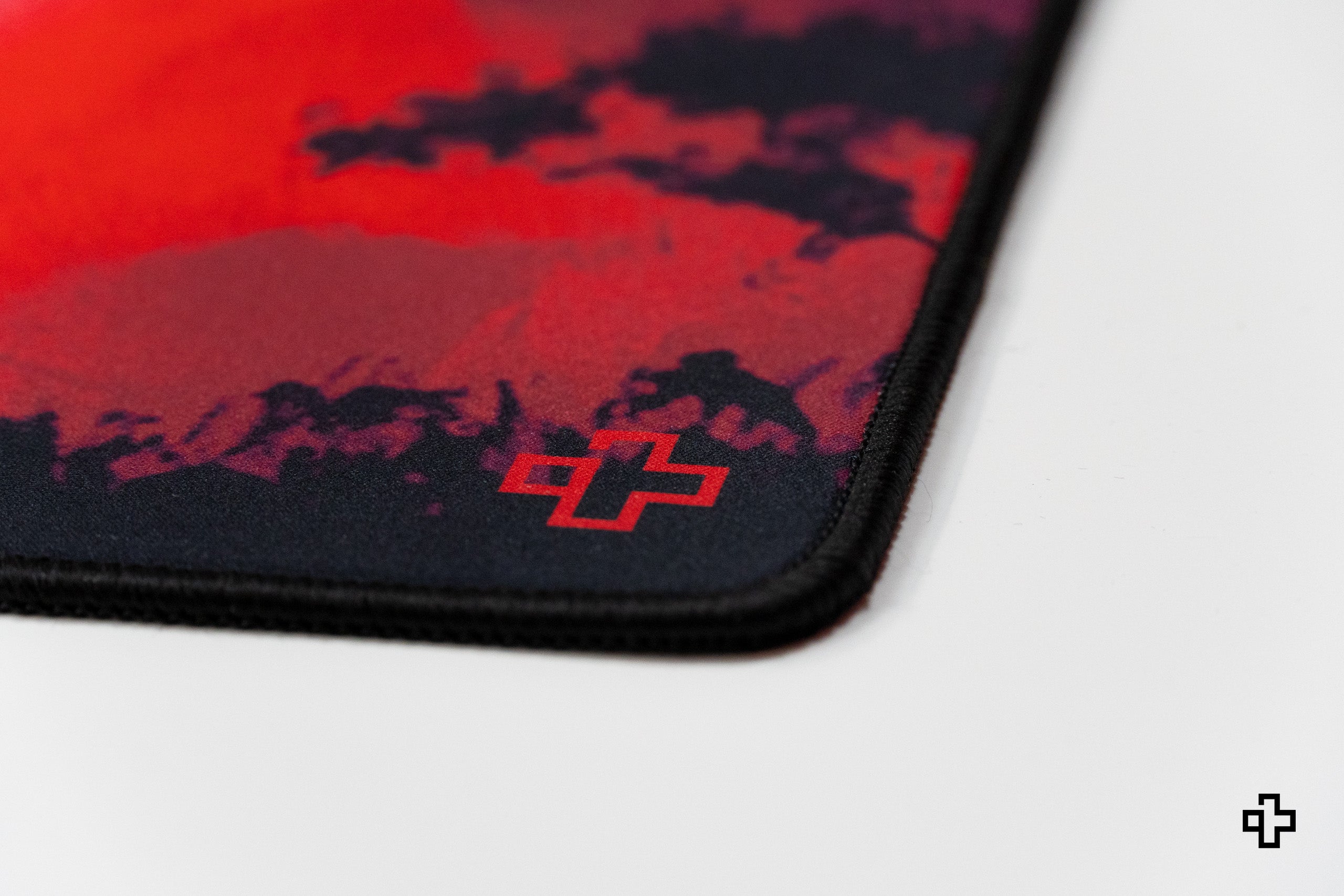 Deskmat QwertyKey Samurai, 4 mm, obszyte krawędzie