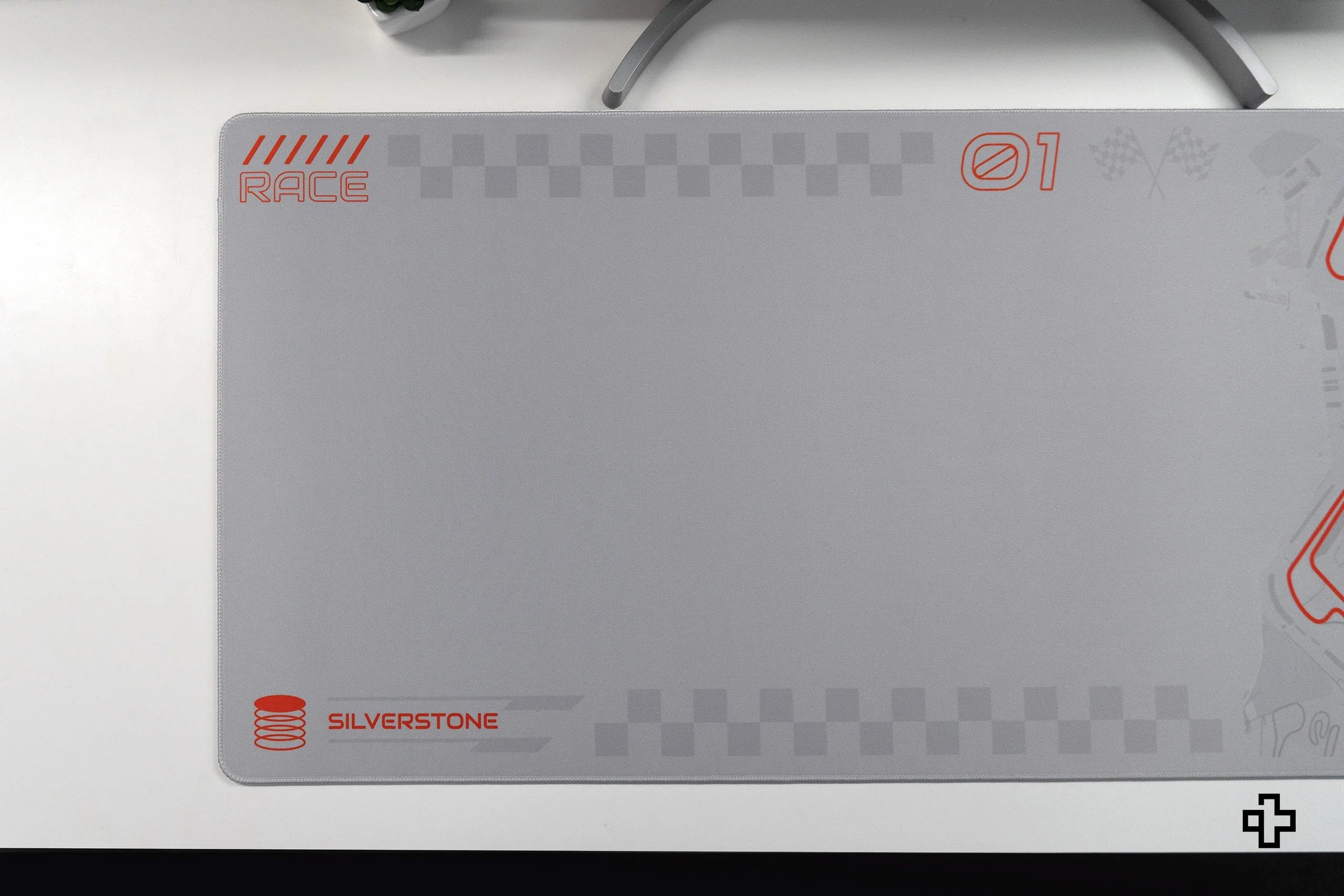 Deskmat / podkładka pod mysz Formula Silver Circuit, 4 mm, obszyte krawędzie