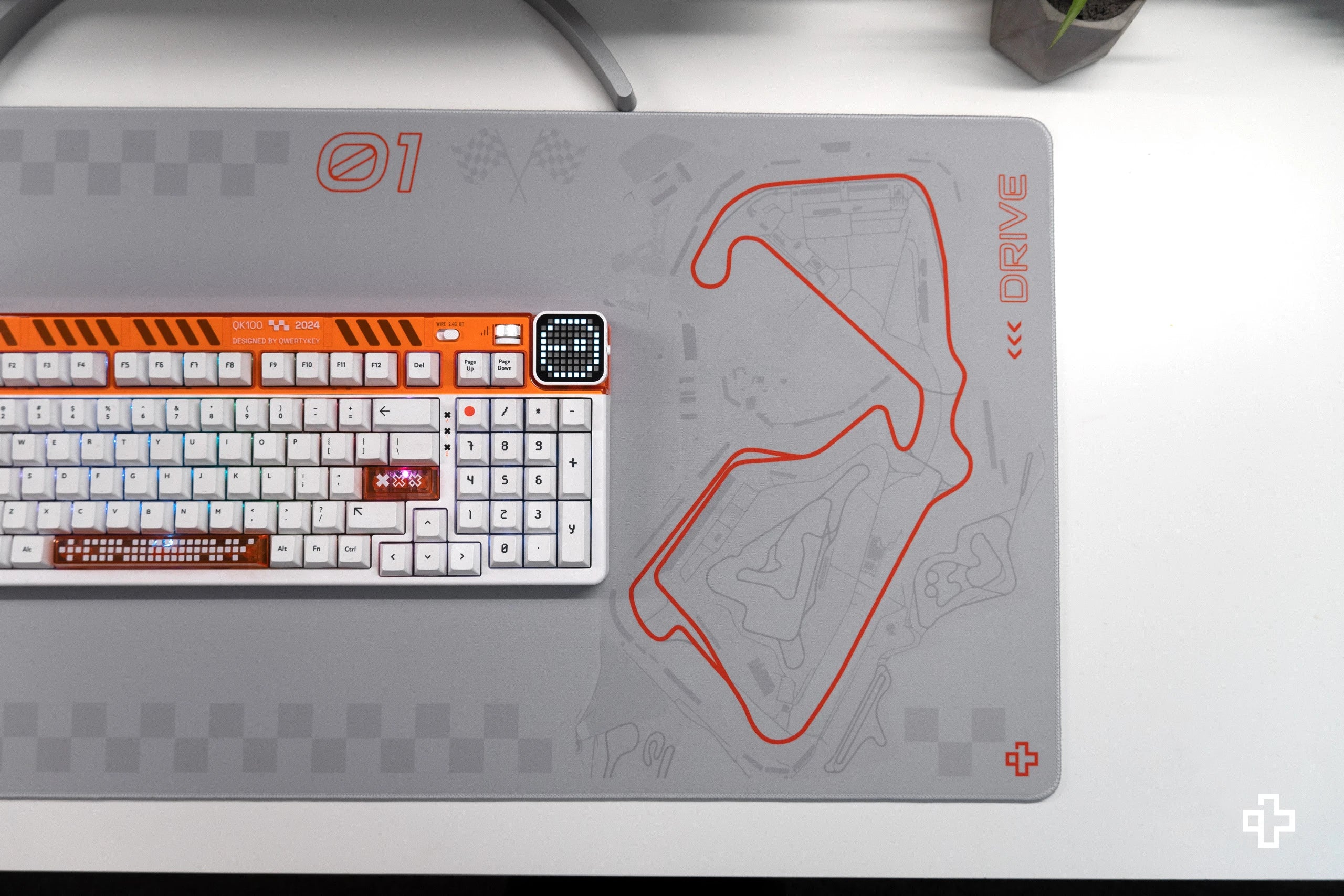 Deskmat / podkładka pod mysz Formula Silver Circuit, 4 mm, obszyte krawędzie