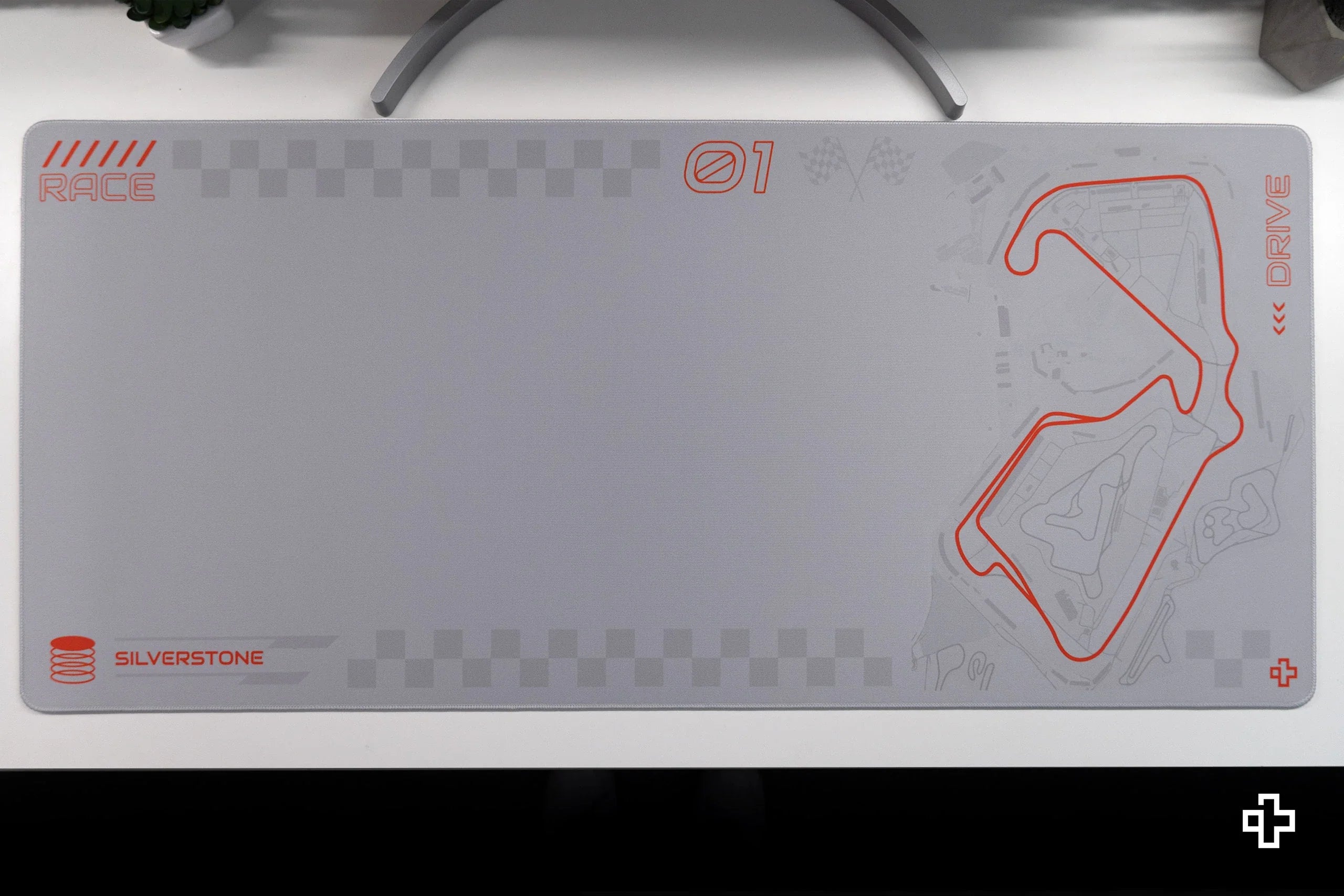 Deskmat / podkładka pod mysz Formula Silver Circuit, 4 mm, obszyte krawędzie