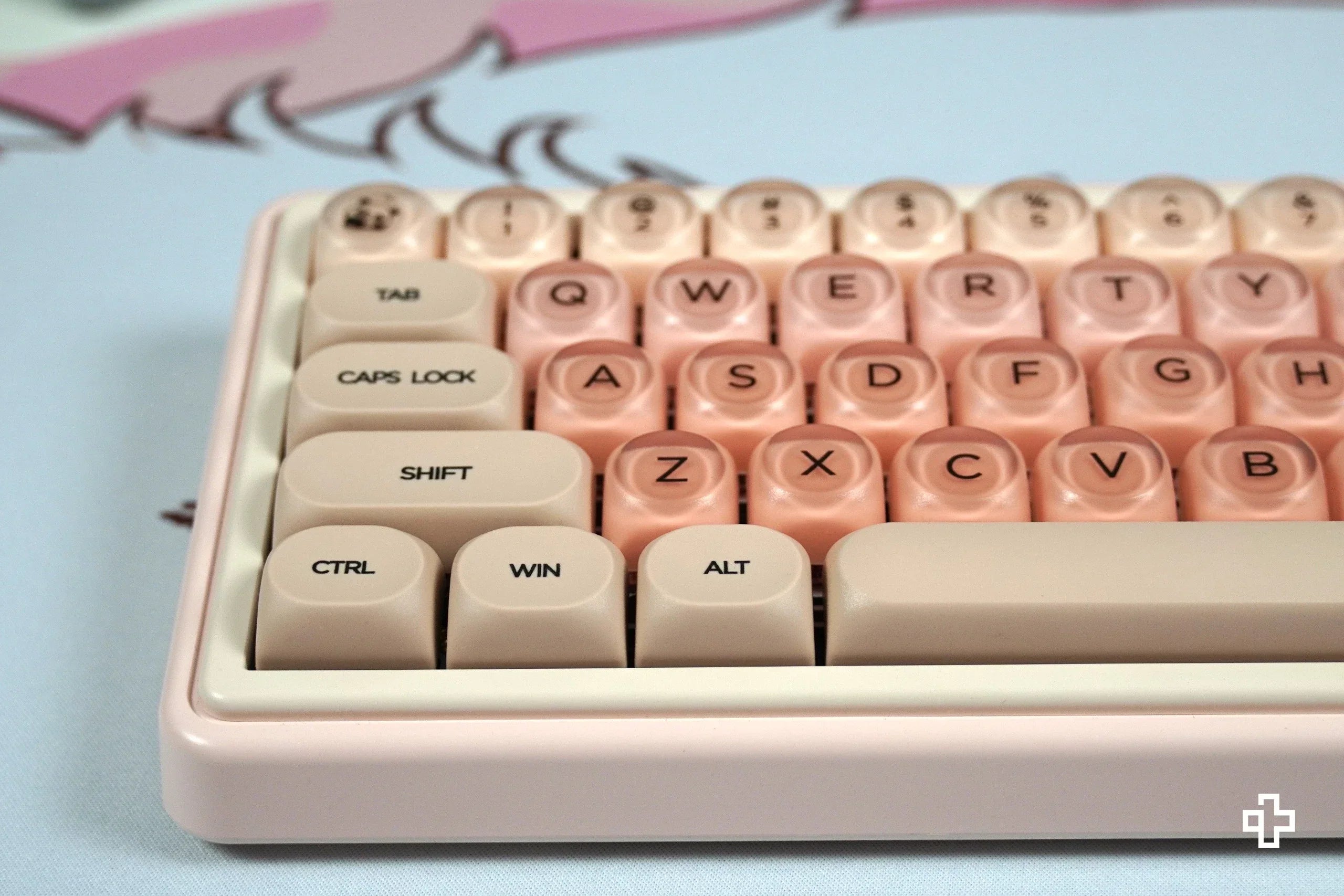 Zestaw keycapów QwertyKey Peach Cream profil HOA